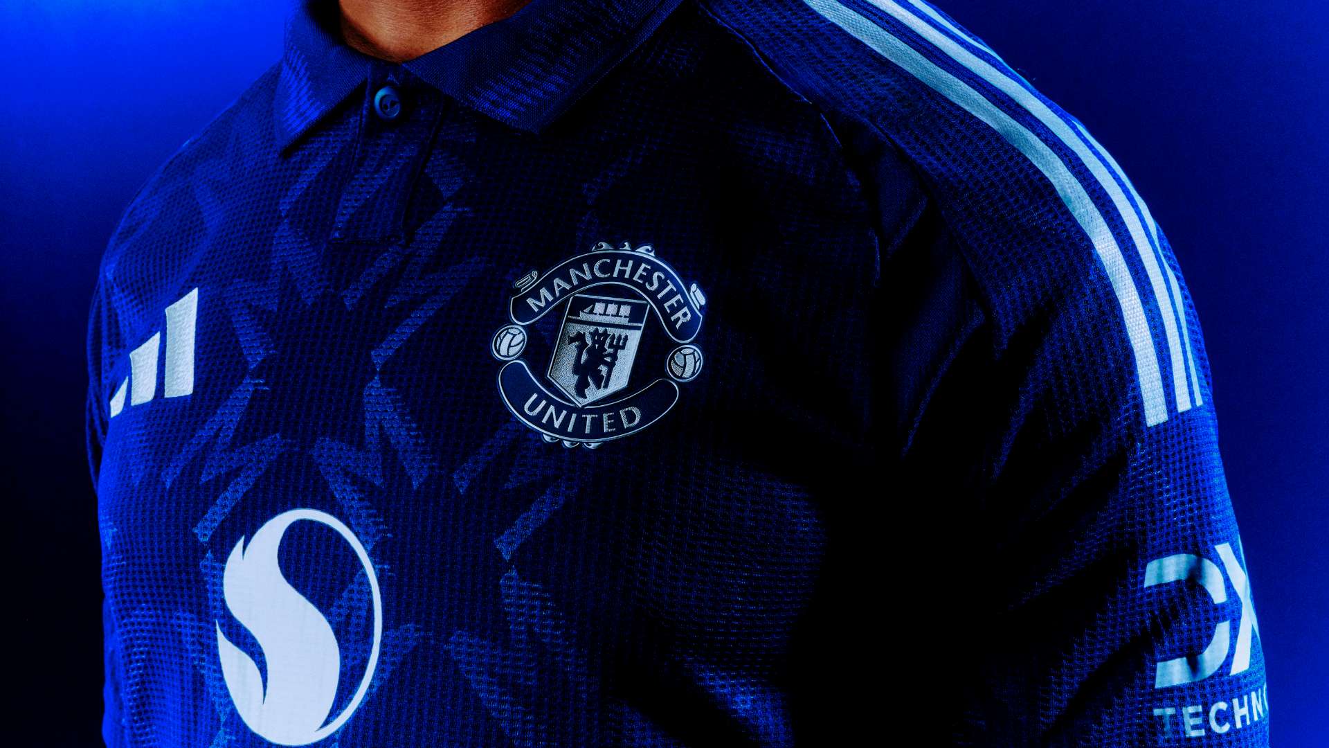 梅西官方账号就未出场发声，配图选用去年阿根廷北京比赛旧照